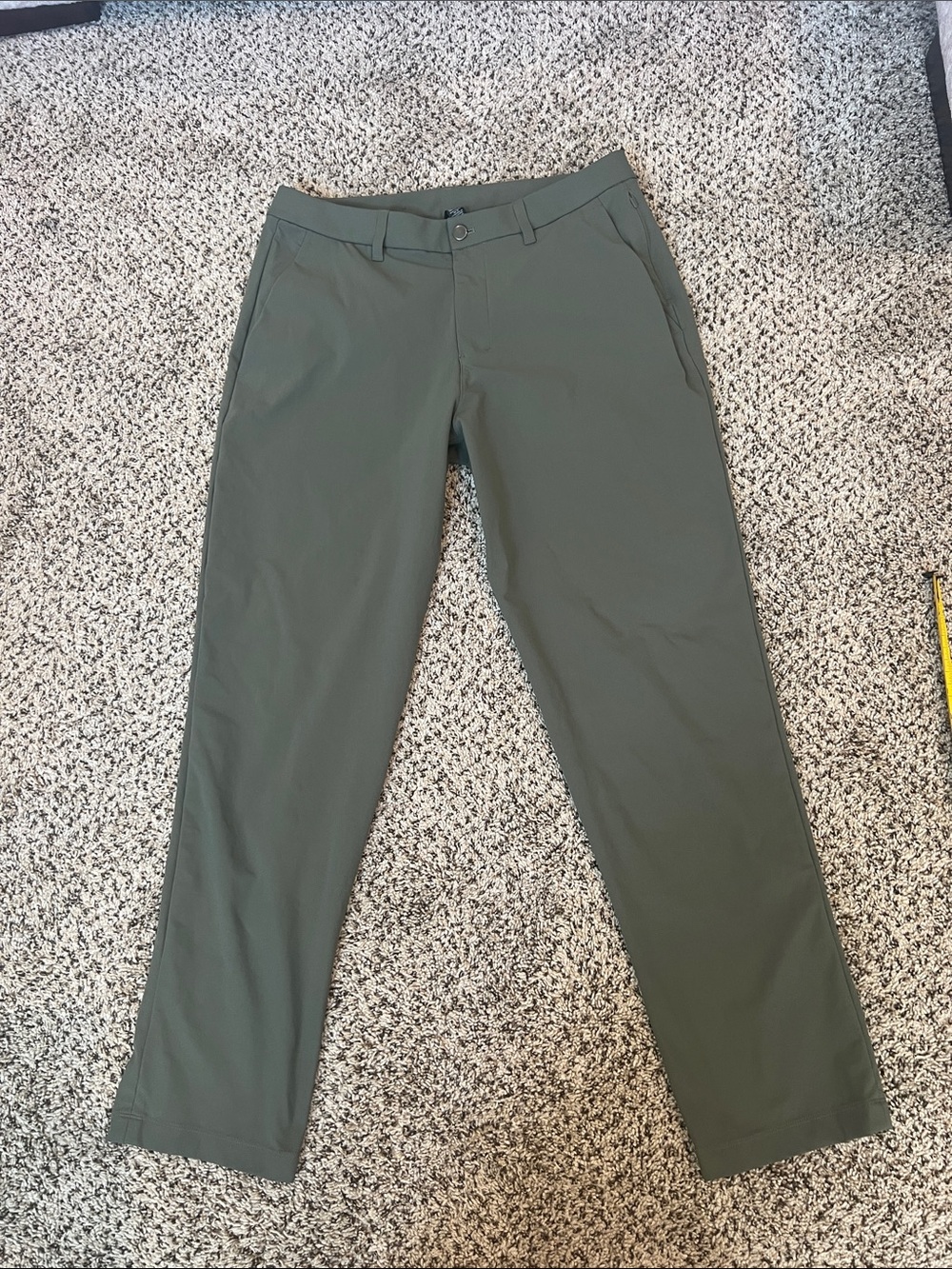 EUC Men's Lululemon pants. Size 34 . Color is  army green